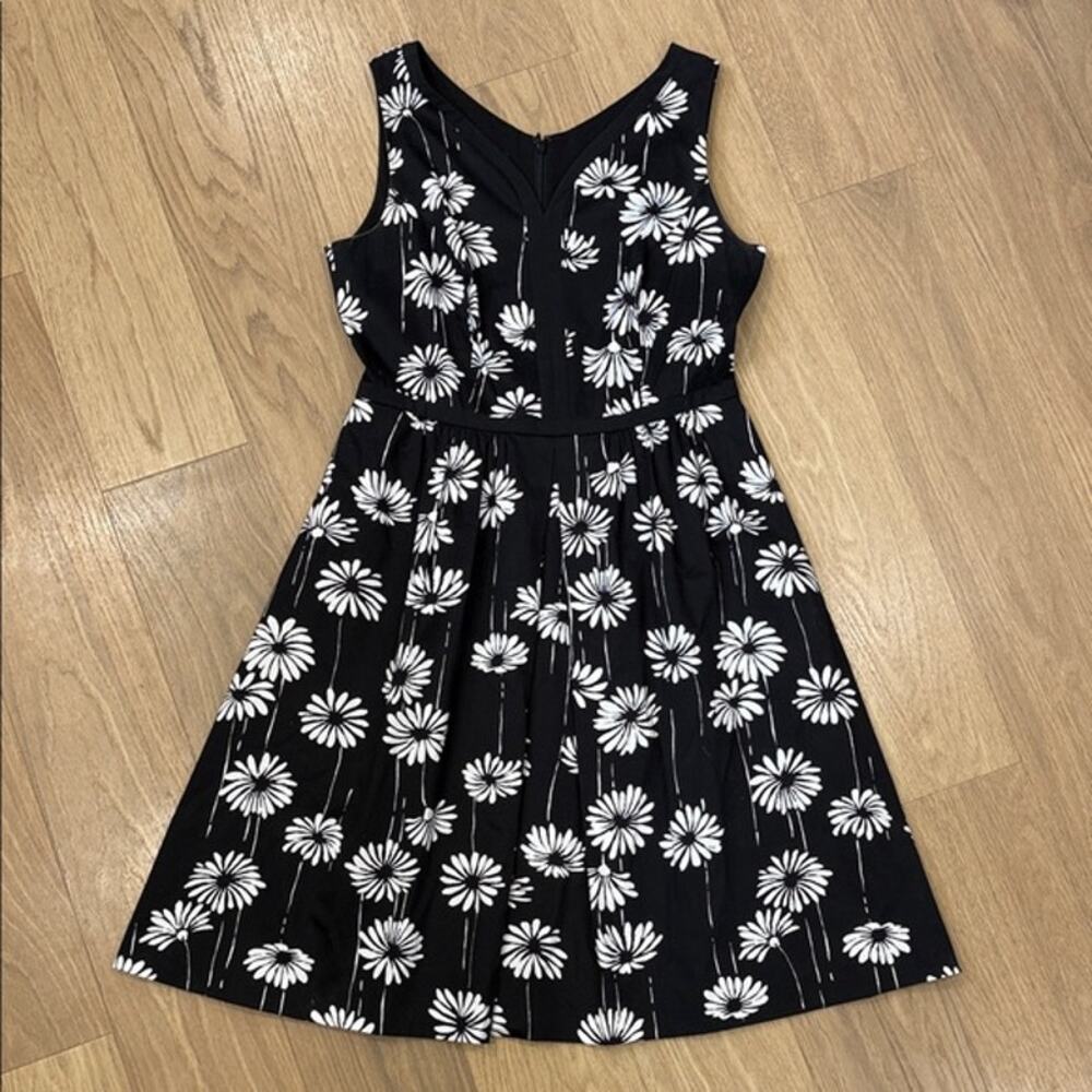 Talbots Black and White Floral Fit-and-Flare A Line Sleeveless Dress Size 10P